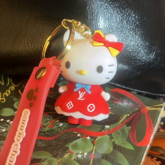 Hello Kitty Keychain - Picture 3 of 7